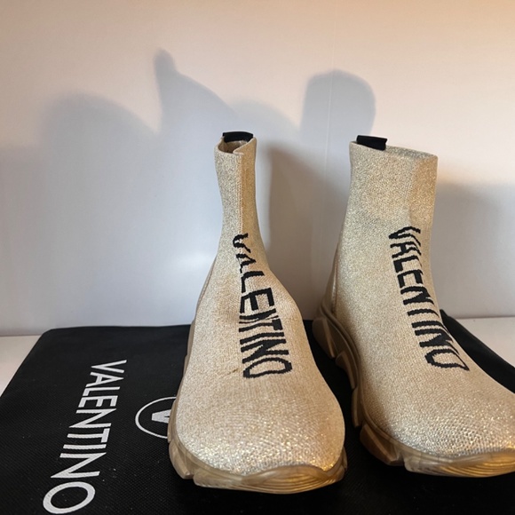 Sneakers - Picture 5 of 9